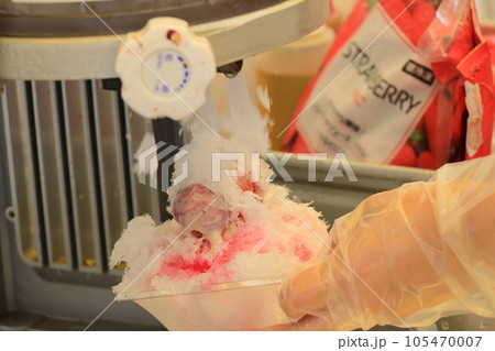 かき氷 イチゴのかき氷 かき氷 イチゴのかき氷 105470007