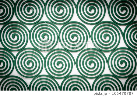 蚊取り線香　夏の風物詩　渦巻　背景素材 105470787