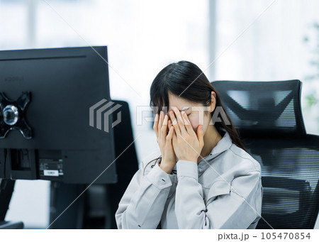 働く仲間たち、ビジネスシーン 働く仲間たち、ビジネスシーン 105470854