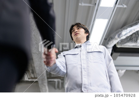 働く仲間たち、ビジネスシーン 105470928