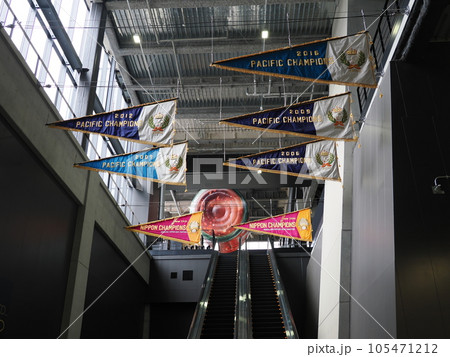 北海道ボールパークFビレッジ　エスコンフィールド　二階席へのエスカレーター 105471212