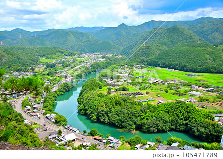 《岐阜県》川辺町遠見山からの眺め　岐阜のグランドキャニオン 105471789