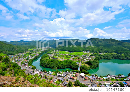 《岐阜県》川辺町遠見山からの眺め　岐阜のグランドキャニオン 105471804