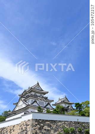 岸和田城の天守閣と晴天の空 岸和田城の天守閣と晴天の空 105472217