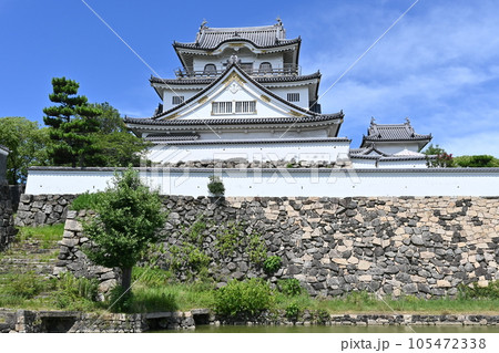 岸和田城の天守閣と犬走り 105472338