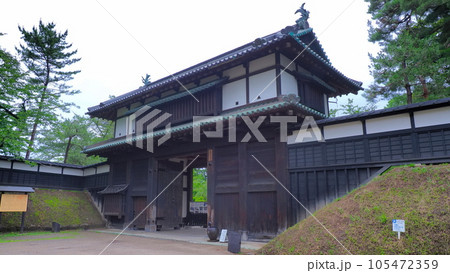 弘前城（7月雲天）追手門1 105472359