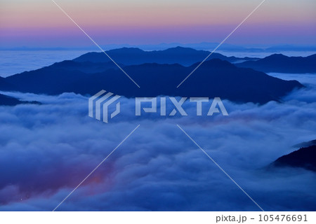 岩屋山の雲海 105476691