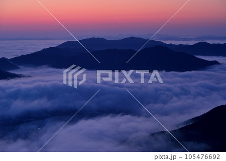 岩屋山の雲海 岩屋山の雲海 105476692