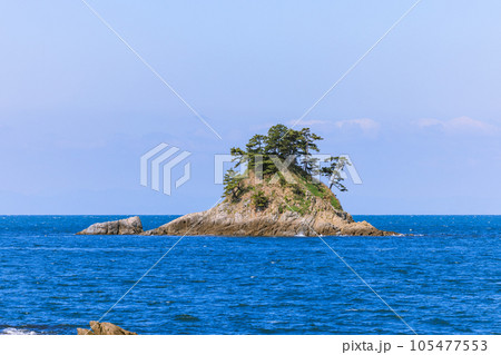 鯨浜(くじはま)から見た松島 愛知県南知多町篠島 鯨浜(くじはま)から見た松島 愛知県南知多町篠島 105477553