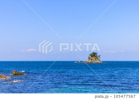 鯨浜(くじはま)から見た松島 愛知県南知多町篠島 鯨浜(くじはま)から見た松島 愛知県南知多町篠島 105477567