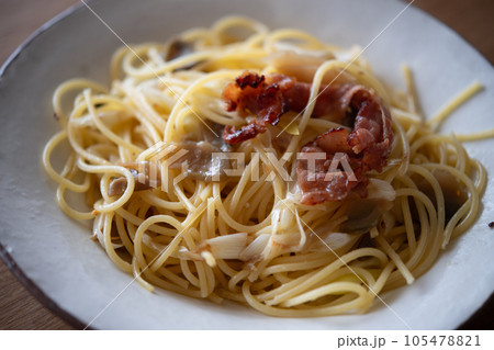 搾菜、ネギ、ハムのアーリオオーリオペペロンチーノ 105478821