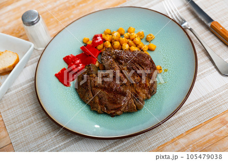 Popular dish of beef with chickpeas 105479038