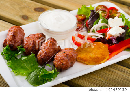 Cevapcici with green salad 105479139