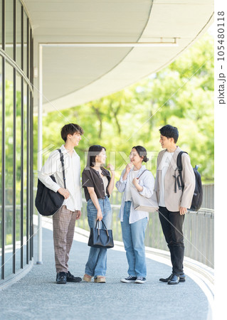 大学生 留学生 キャンパスライフ 大学生 留学生 キャンパスライフ 105480118