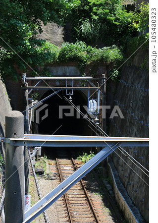江ノ電極楽寺トンネルの風景 江ノ電極楽寺トンネルの風景 105480323