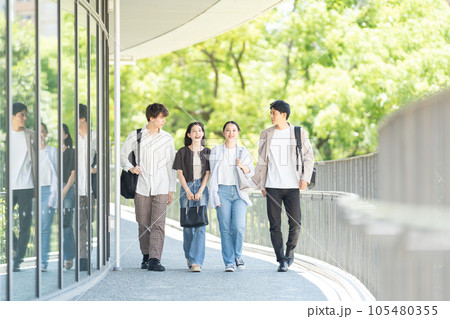 大学生 留学生 キャンパスライフ 大学生 留学生 キャンパスライフ 105480355