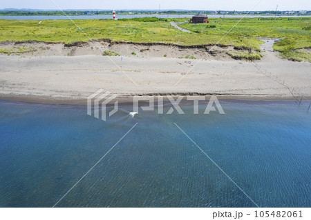 石狩浜を空撮（あそびーち石狩、いしかり浜サンドパーク近辺） 105482061