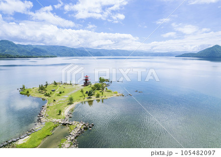洞爺湖 浮見堂を空撮 105482097