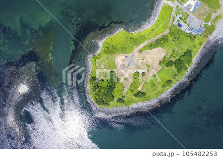 北海道 アルトリ岬を空撮（真俯瞰） 105482253