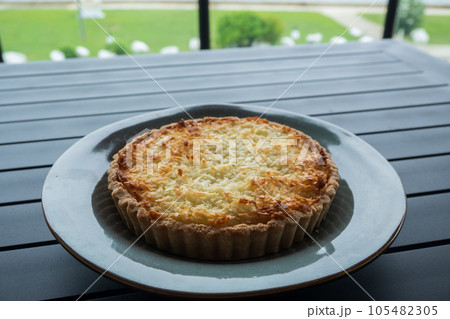ベリーズでポピュラーなココナッツタルトを低糖質で再現。砂糖をエリスリトールに置き換え、タルトの生地を ベリーズでポピュラーなココナッツタルトを低糖質で再現。砂糖をエリスリトールに置き換え、タルトの生地を 105482305