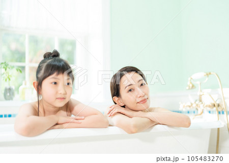 お風呂 入浴 親子 お風呂 入浴 親子 105483270