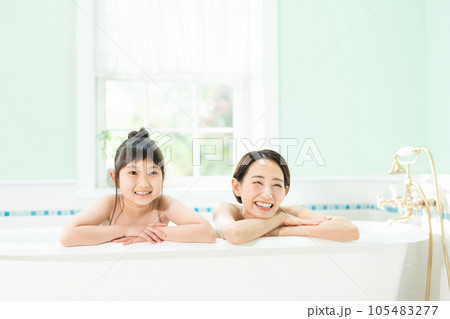 お風呂 入浴 親子 お風呂 入浴 親子 105483277