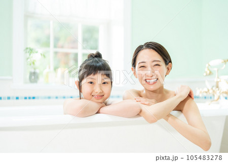 お風呂 入浴 親子 お風呂 入浴 親子 105483278
