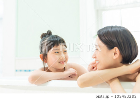 お風呂 入浴 親子 お風呂 入浴 親子 105483285