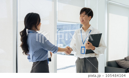 Handshake of employees after successful planning strategy marketing in the office 105484104