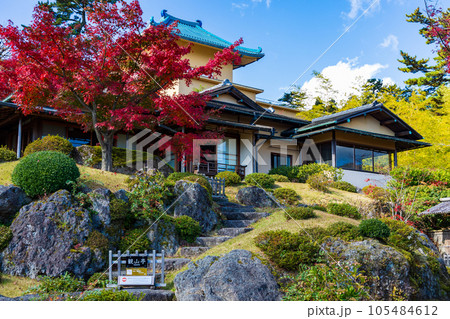 日本屈指の観光地 箱根の秋 紅葉の箱根美術館 神仙郷 日本屈指の観光地 箱根の秋 紅葉の箱根美術館 神仙郷 105484612