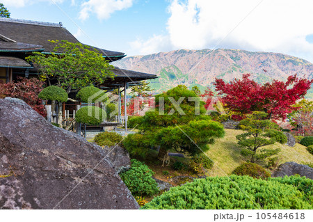 日本屈指の観光地 箱根の秋 紅葉の箱根美術館 神仙郷 日本屈指の観光地 箱根の秋 紅葉の箱根美術館 神仙郷 105484618