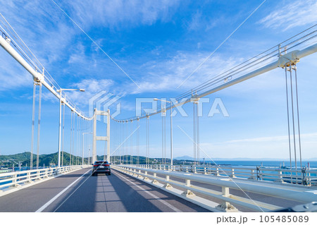 白鳥大橋　白鳥新道　東日本最大　白鳥が羽根を広げたような優雅な白い吊り橋 105485089