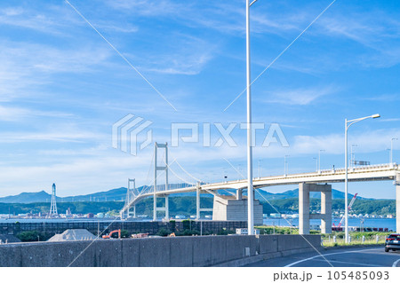 白鳥大橋　白鳥新道　東日本最大　白鳥が羽根を広げたような優雅な白い吊り橋 105485093