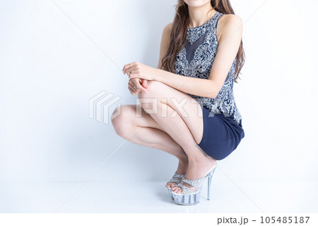 セクシーな女性の足元 sexy female feet セクシーな女性の足元 sexy female feet 105485187