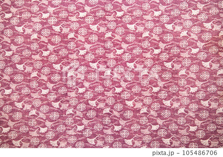 日本伝統紋様の銀杏葉、松葉 105486706