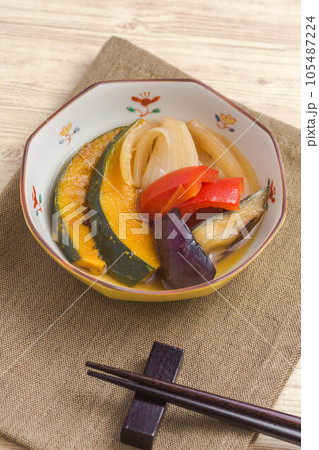 夏の味覚 冷し夏野菜 夏の味覚 冷し夏野菜 105487224