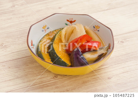夏の味覚 冷し夏野菜 夏の味覚 冷し夏野菜 105487225