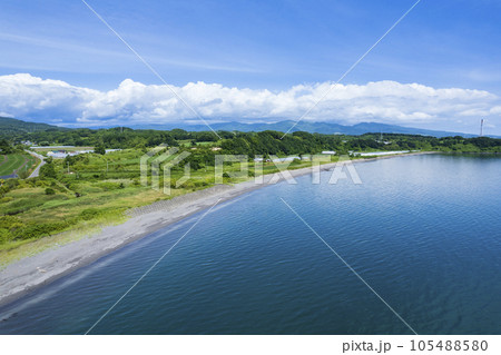 北海道 恋人海岸(有珠海岸)を空撮 北海道 恋人海岸(有珠海岸)を空撮 105488580