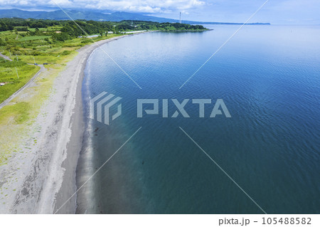 北海道 恋人海岸（有珠海岸）を空撮 105488582