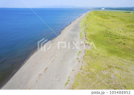 石狩浜を空撮(あそびーち石狩、いしかり浜サンドパーク近辺) 石狩浜を空撮(あそびーち石狩、いしかり浜サンドパーク近辺) 105488952