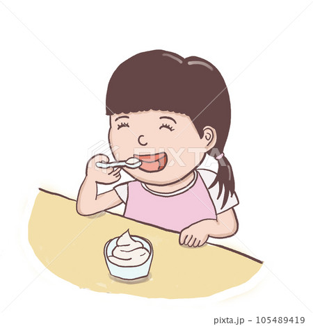 アイスを食べる女の子 105489419