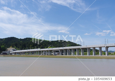 北陸新幹線   文殊山第2福井トンネル入口付近　福井市二上町　2023年5月 105489653