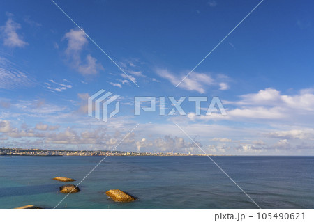 サンセットビーチ　沖縄の海 105490621