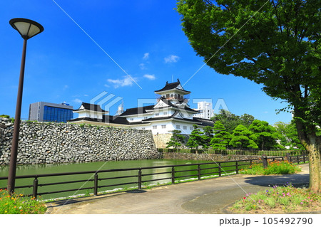 【富山県】快晴の富山城址公園 105492790
