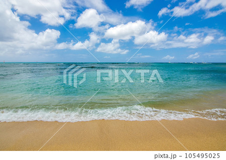 ハワイの絶景【ワイキキビーチ・青い海・青い空】 ハワイの絶景【ワイキキビーチ・青い海・青い空】 105495025