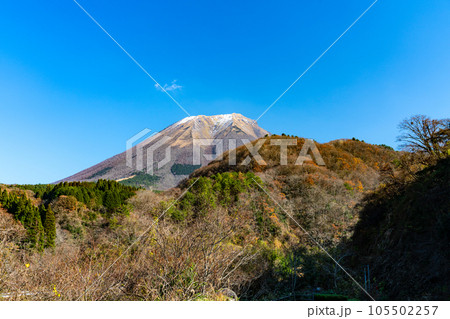 【日本百名山】福兼展望台から見た初冬の大山4　鳥取県西伯郡伯耆町 105502257