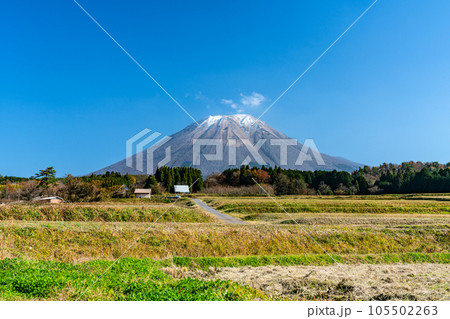 【日本百名山】岩立から見た初冬の大山1 鳥取県西伯郡伯耆町 【日本百名山】岩立から見た初冬の大山1 鳥取県西伯郡伯耆町 105502263