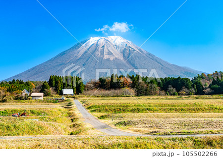 【日本百名山】岩立から見た初冬の大山4　鳥取県西伯郡伯耆町 105502266