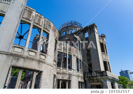 広島の原爆ドーム　クローズアップ 105502557