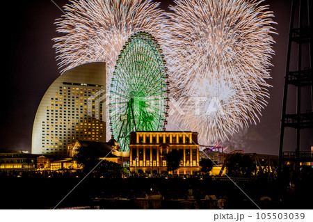 日本の横浜都市景観 2023・桜木町駅前、「みなとみらいスマートフェスティバル2023」。多くの人出 日本の横浜都市景観 2023・桜木町駅前、「みなとみらいスマートフェスティバル2023」。多くの人出 105503039